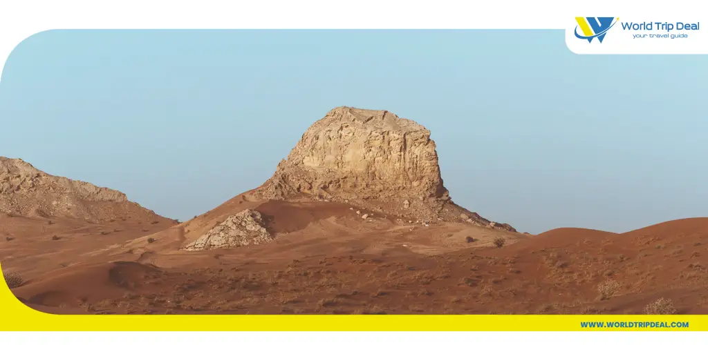 مخيم صحرواي -  صخرة فوسيل ، الشارقة - الإمارات - ورلد تريب ديل