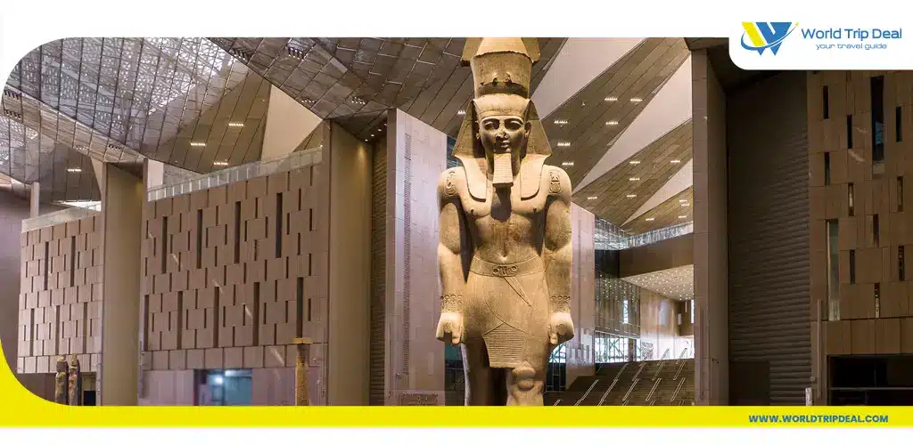 صورة داخلية للمتحف المصري الجديد - من الاماكن التي يجب زيارتها عند السياحة في مصر